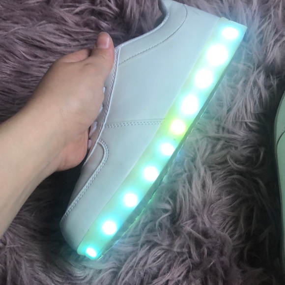 White light up sneakers - Picture 4 of 8
